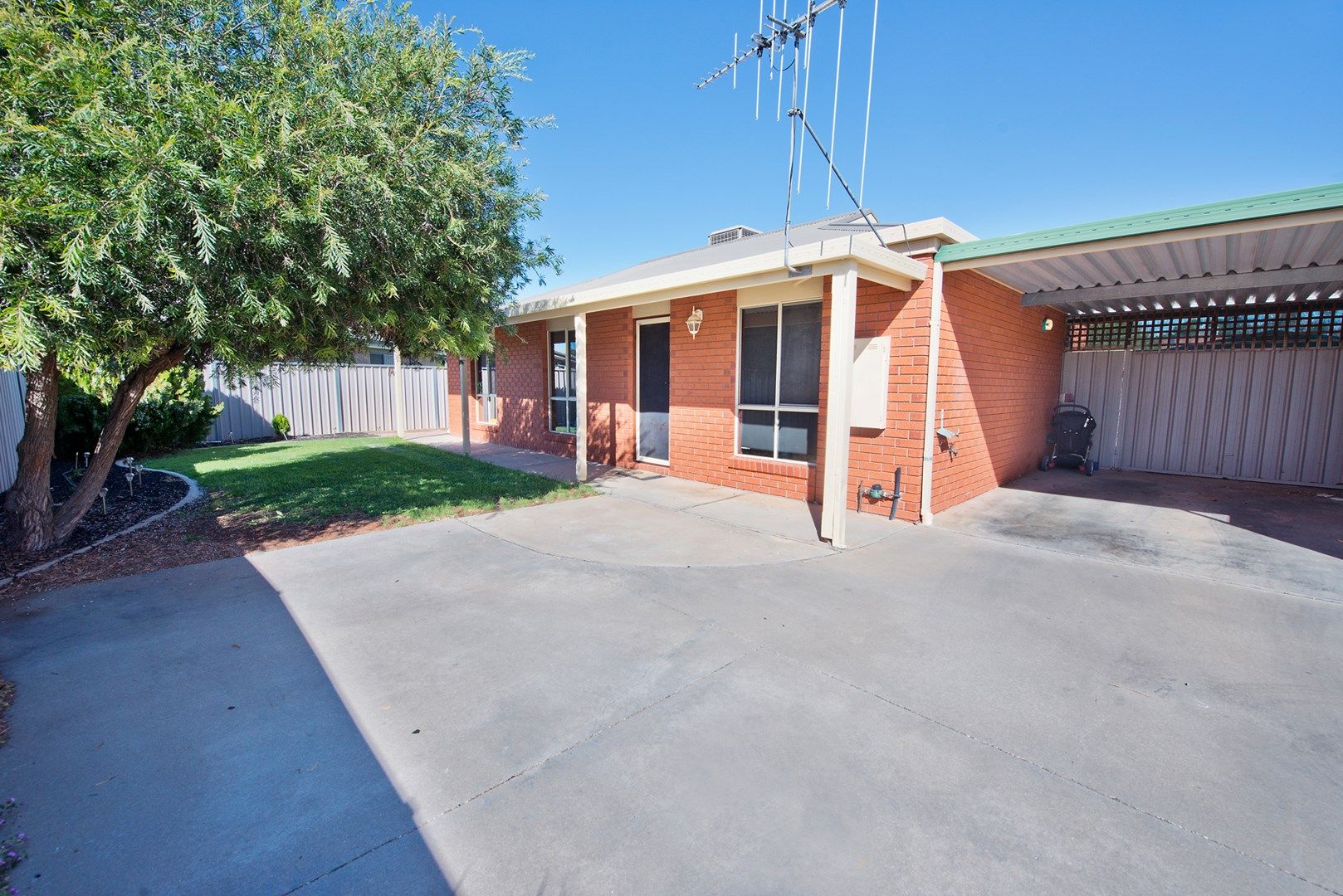 2/11 Foster Street, Swan Hill VIC 3585, Image 0