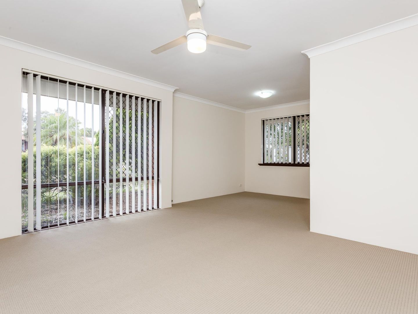 16 Blackthorne Crescent, South Lake WA 6164, Image 1