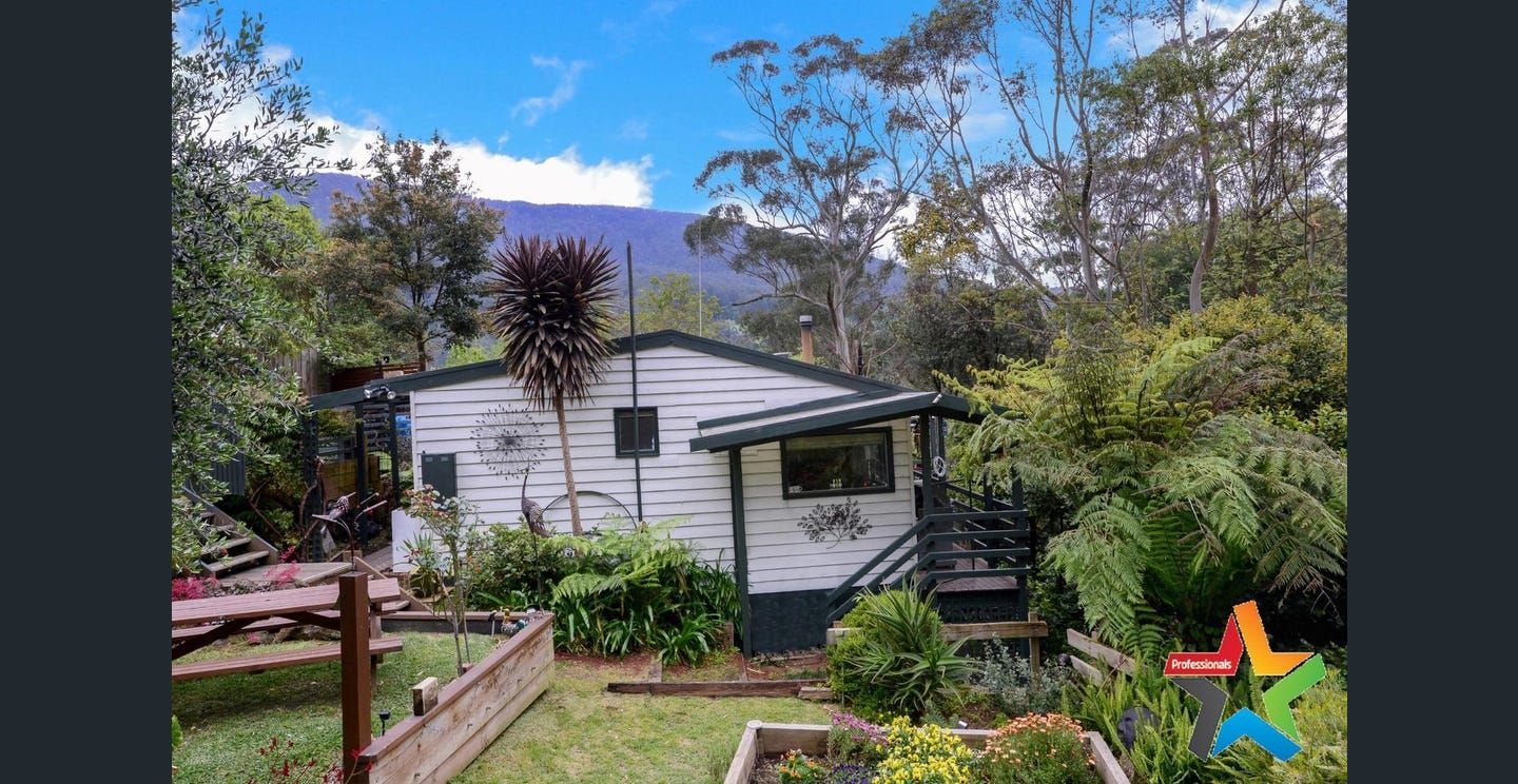 3 bedrooms House in 1 LA LA AVENUE WARBURTON VIC, 3799