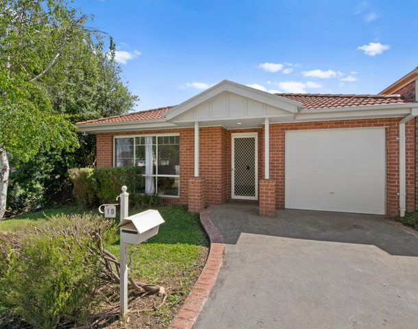 10 Augustus Drive, Berwick VIC 3806