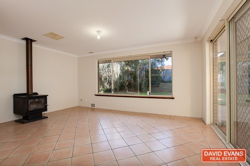 6 Walmer Place, Orelia WA 6167, Image 1