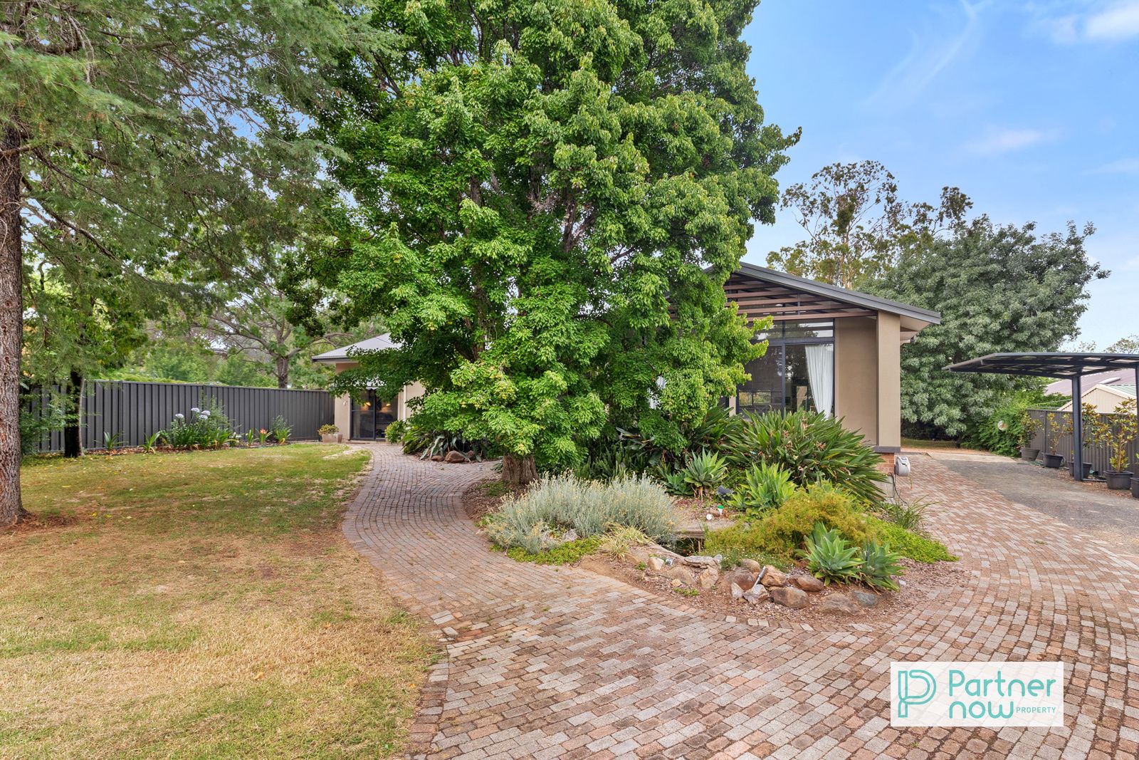 4 bedrooms House in 9 Darrell Road TAMWORTH NSW, 2340