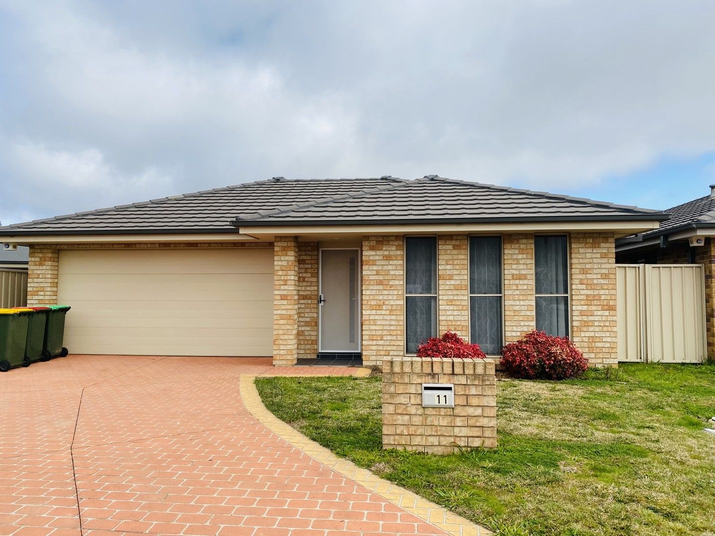 3 bedrooms House in 11 Onyx Place ORANGE NSW, 2800