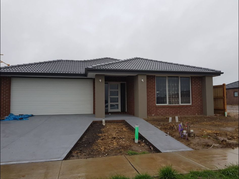 4 bedrooms House in 9 Inkerman Crescent MICKLEHAM VIC, 3064