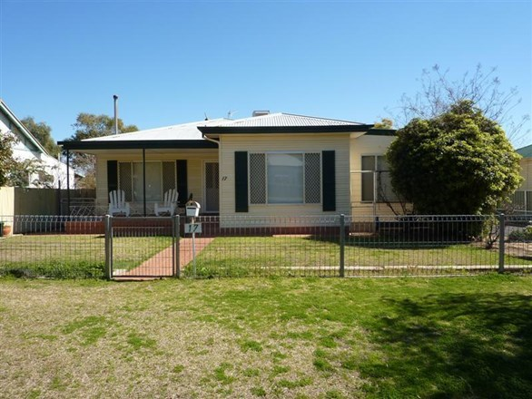 17 Sterling Street, Dubbo NSW 2830