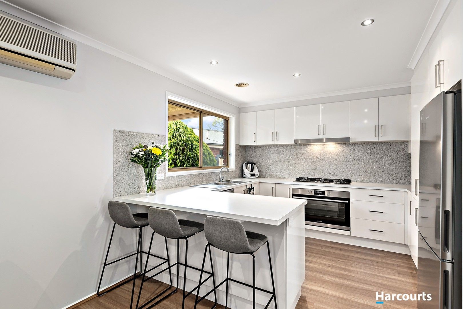 3 bedrooms House in 35 Cobblestone Avenue NARRE WARREN SOUTH VIC, 3805