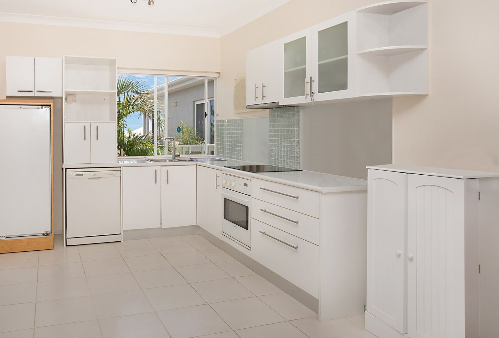 1/24 Orealla Crescent, Sunrise Beach QLD 4567, Image 2