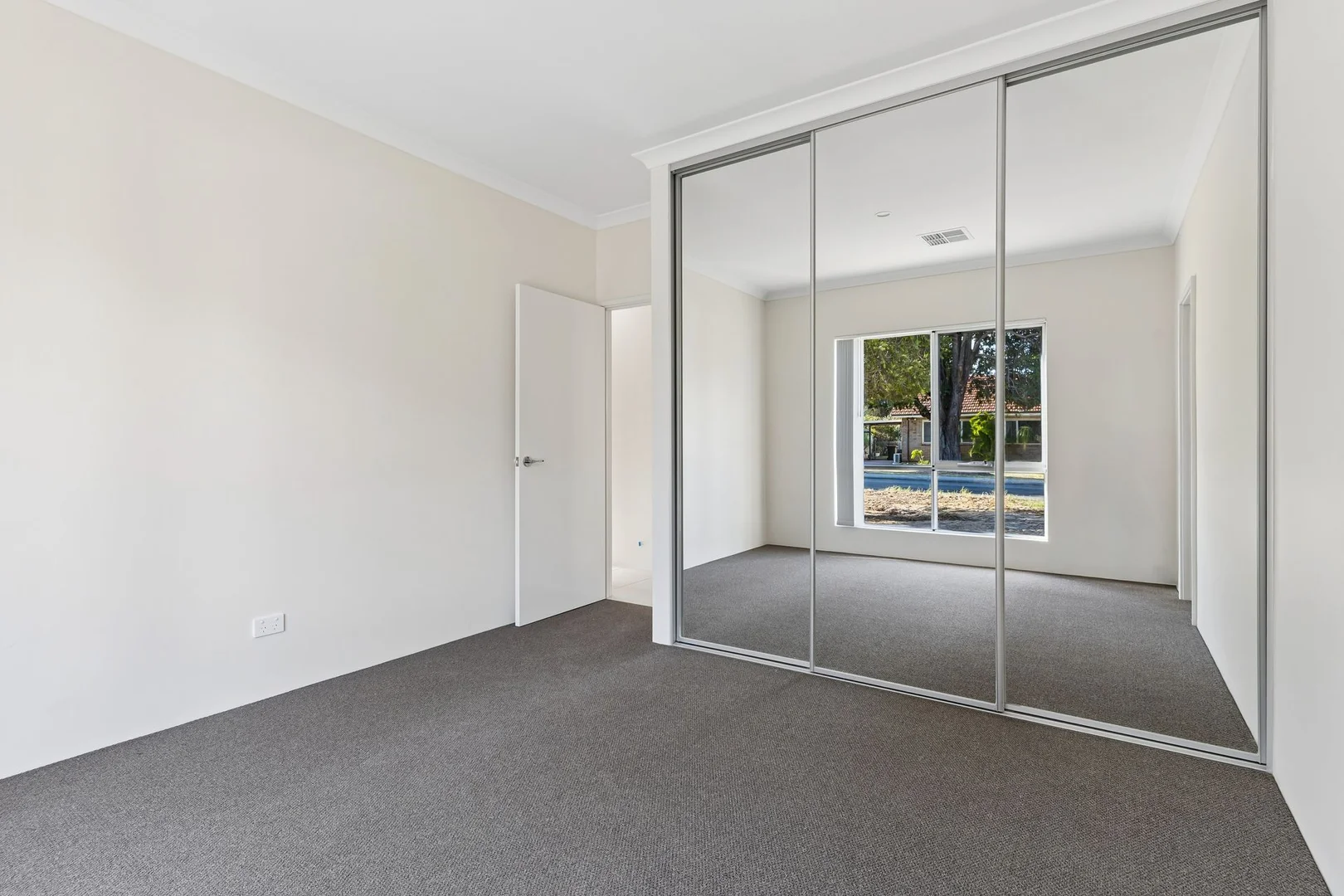 Additional image 11 of 13A Oakland Avenue, Cloverdale WA 6105