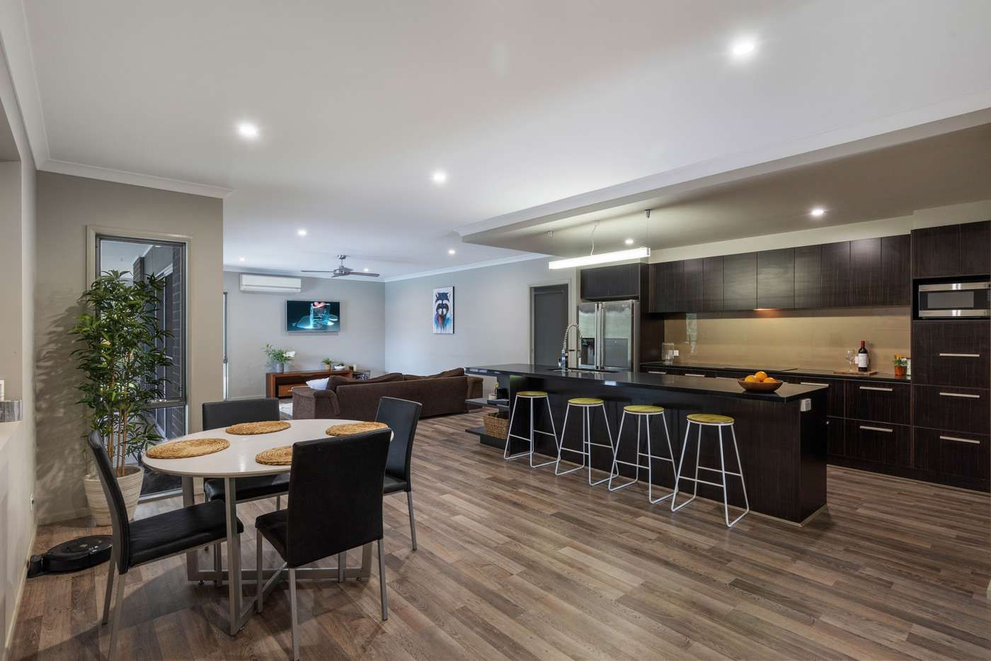 4 bedrooms House in 42 Otto Nothling Place BEERWAH QLD, 4519