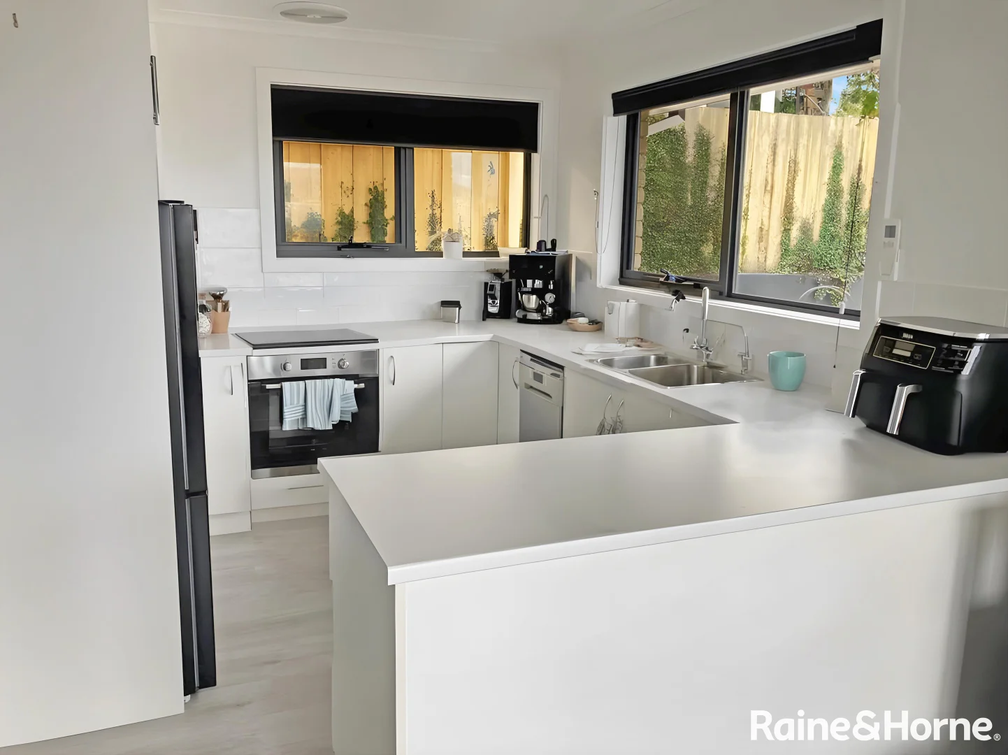 Additional image 4 of 1/158 Derwent Avenue, Lindisfarne TAS 7015