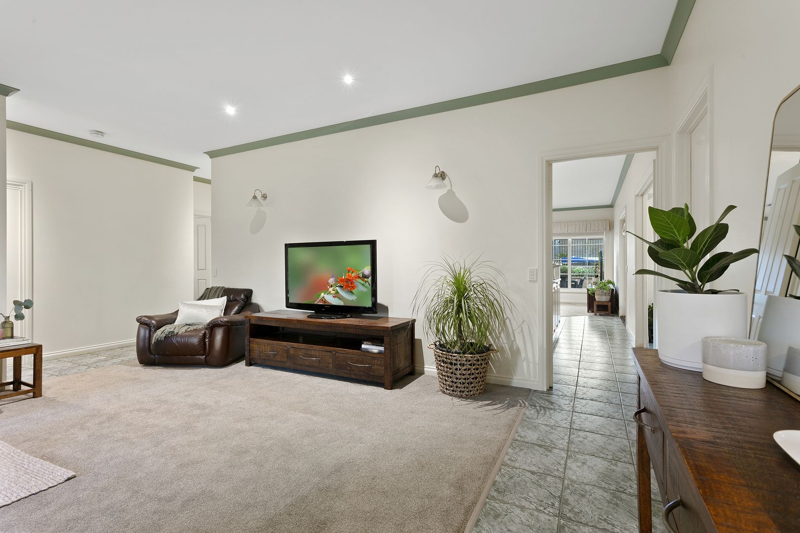 11 Londonderry Way, Epsom VIC 3551, Image 2