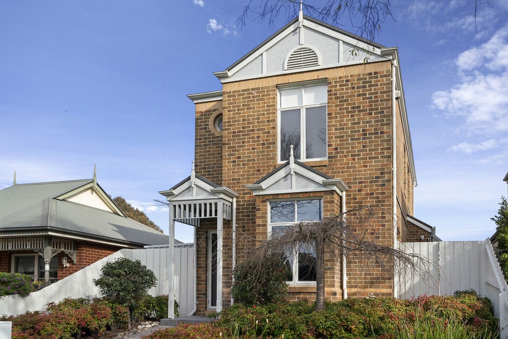 3 bedrooms House in 10 McGuire Crescent WILLIAMSTOWN VIC, 3016