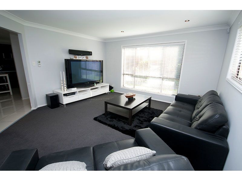 2/5 Marybeth Crescent, MOLENDINAR QLD 4214, Image 1