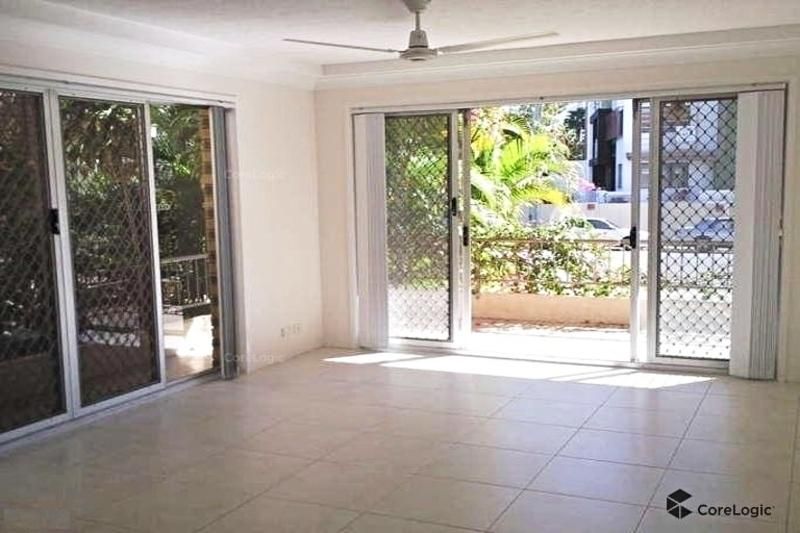 2 bedrooms House in 2/24 First Avenue BROADBEACH QLD, 4218