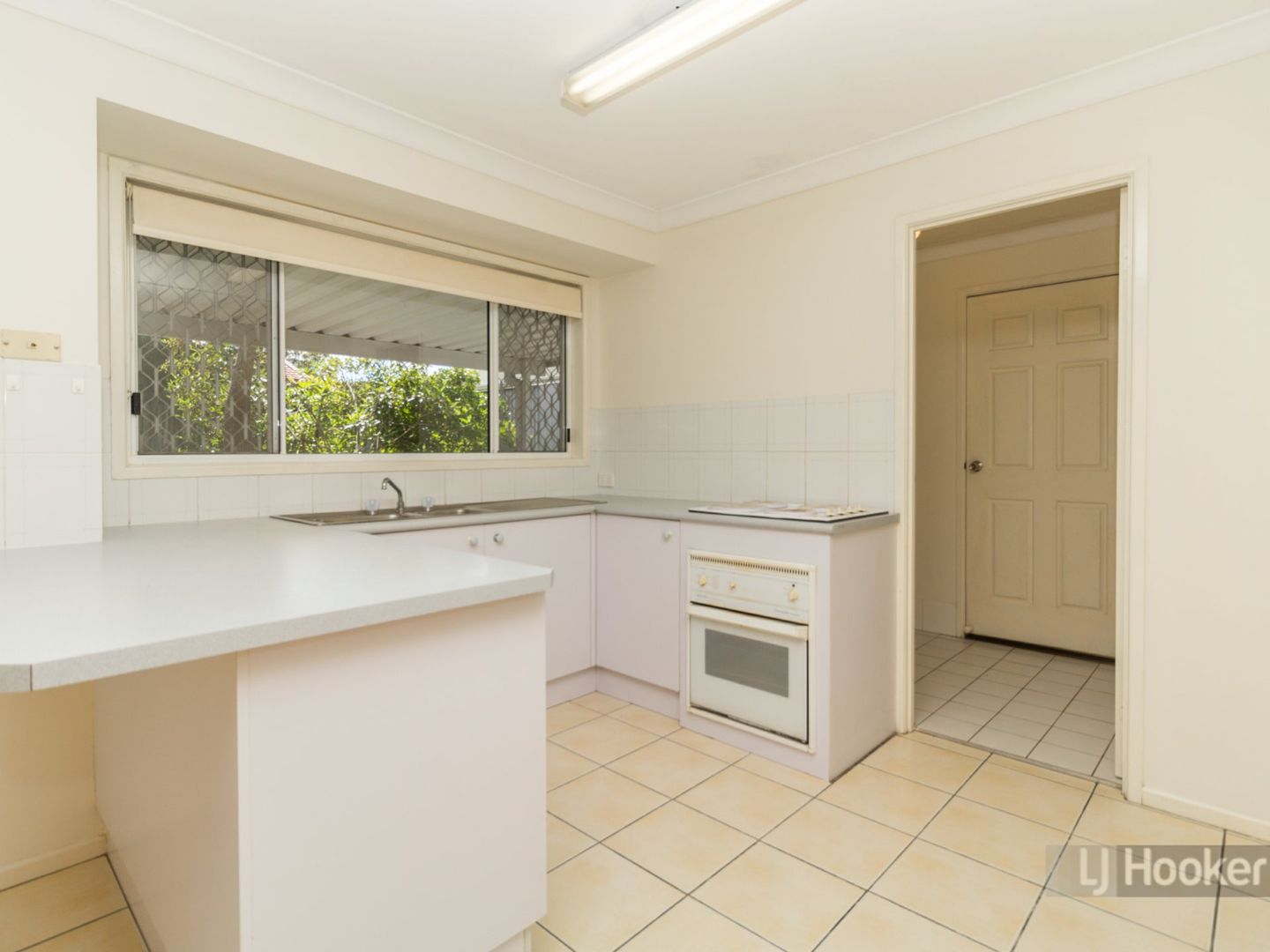 6 Weldon Court, Hillcrest QLD 4118, Image 1