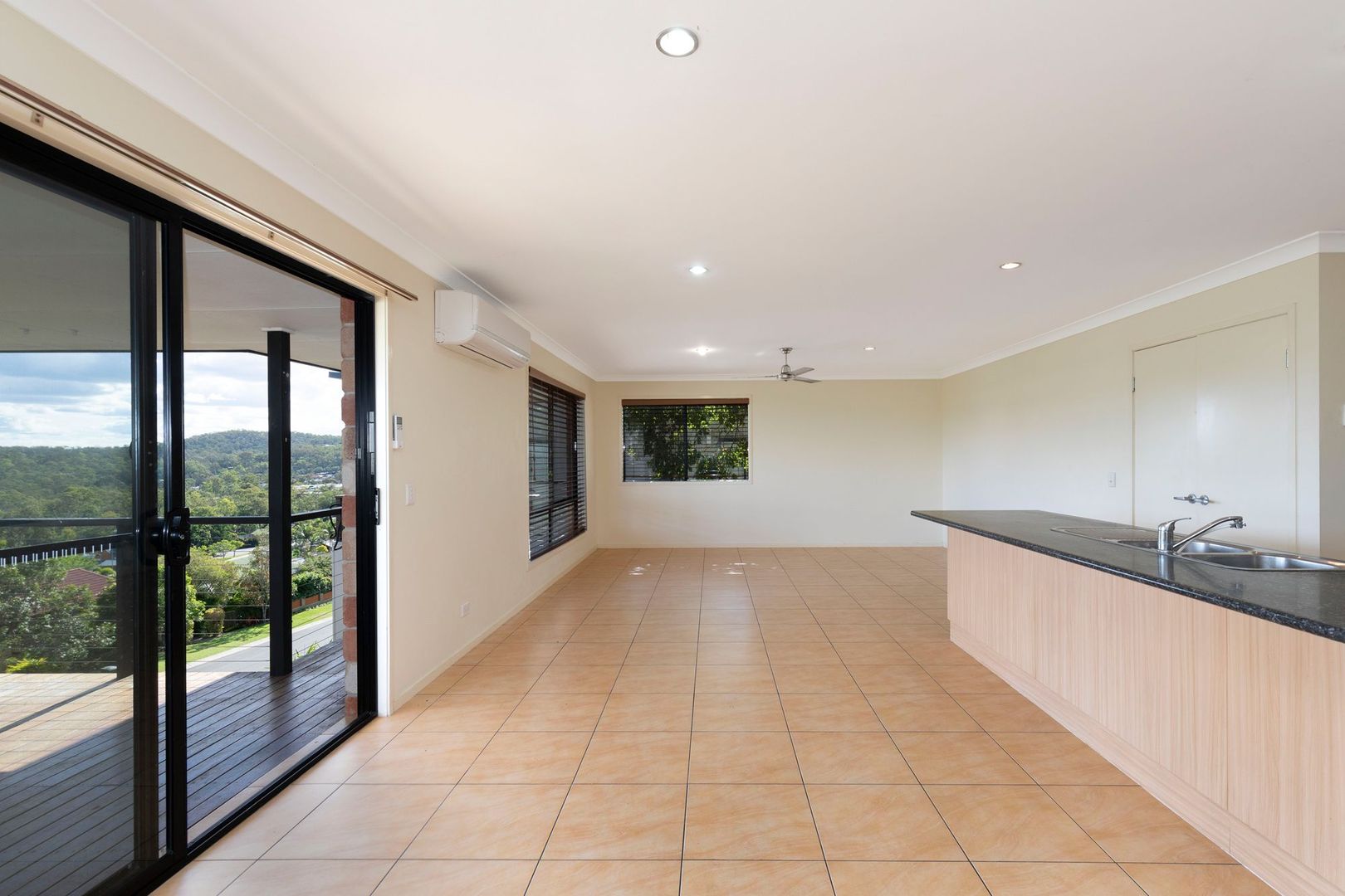 26 Lenna Court, Mount Warren Park QLD 4207, Image 2