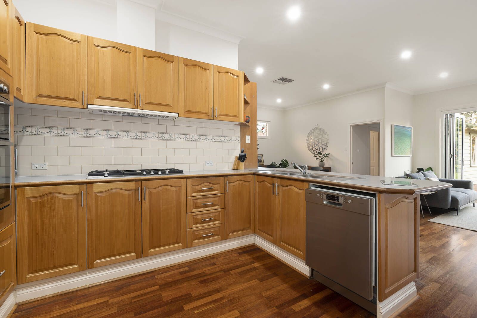 18 Raynes Park Road, Hampton VIC 3188, Image 2