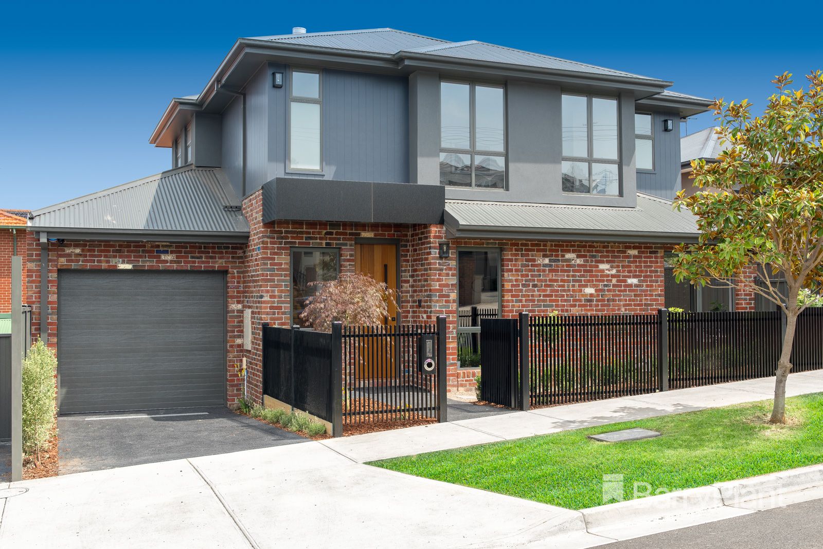 4 bedrooms House in 15a Vaux Street PASCOE VALE SOUTH VIC, 3044