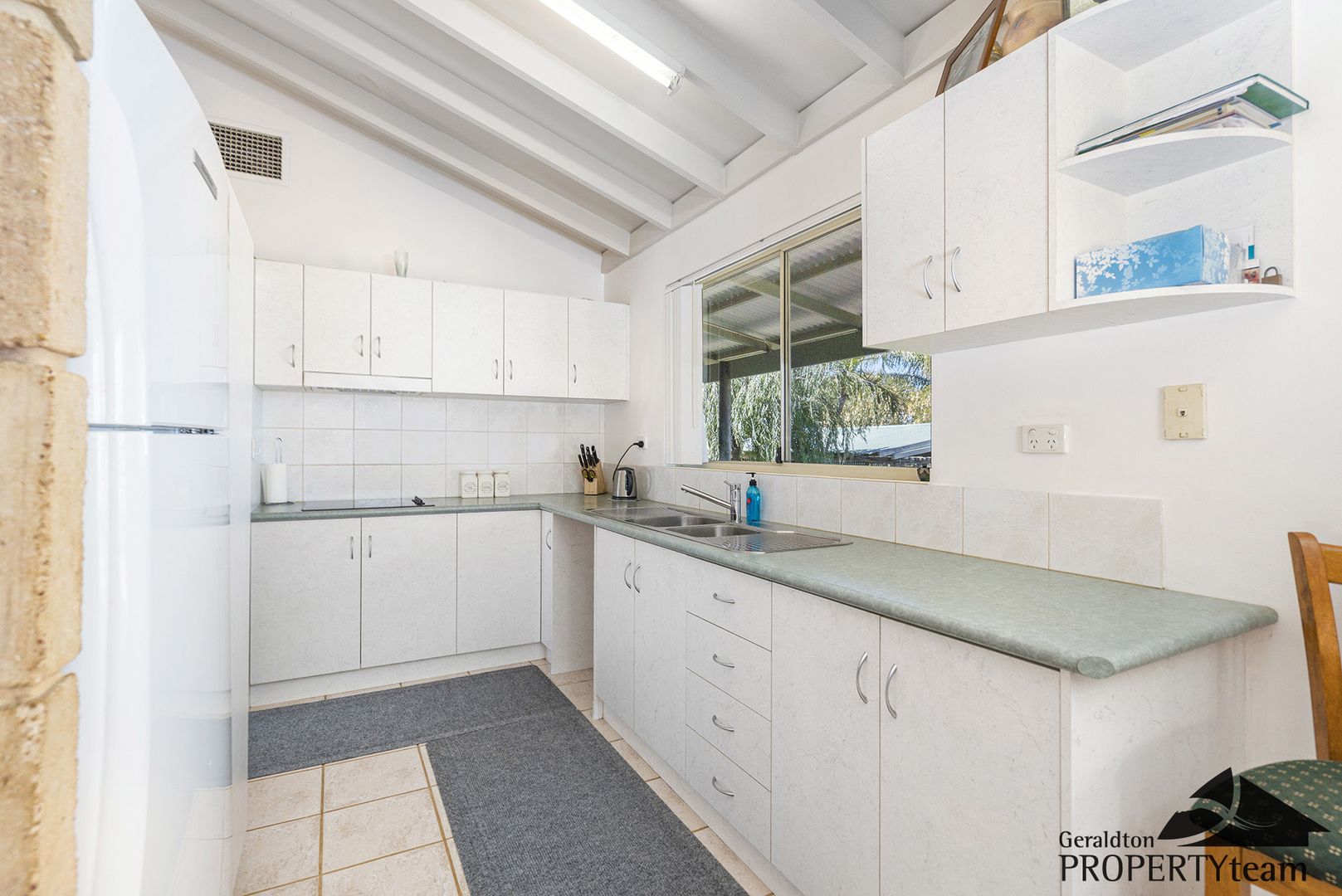 4 Sexton Drive, Moresby WA 6530, Image 2