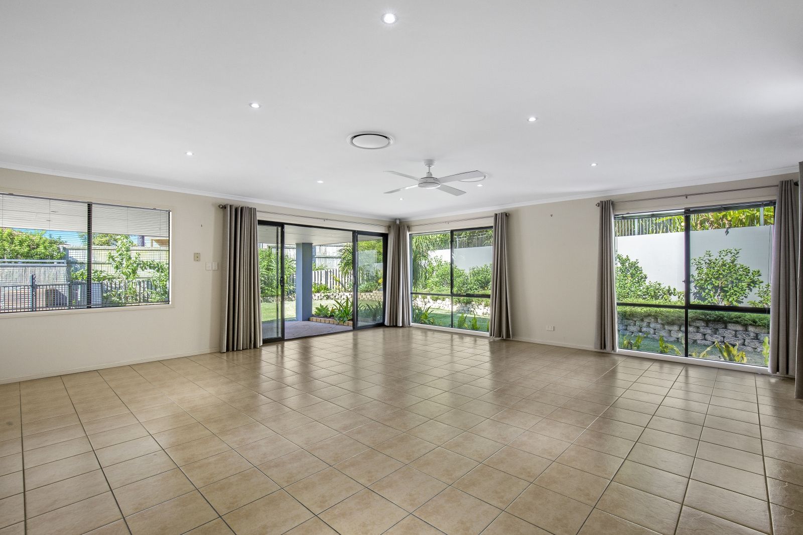 45 Nottinghill Gate Drive, Arundel QLD 4214, Image 1