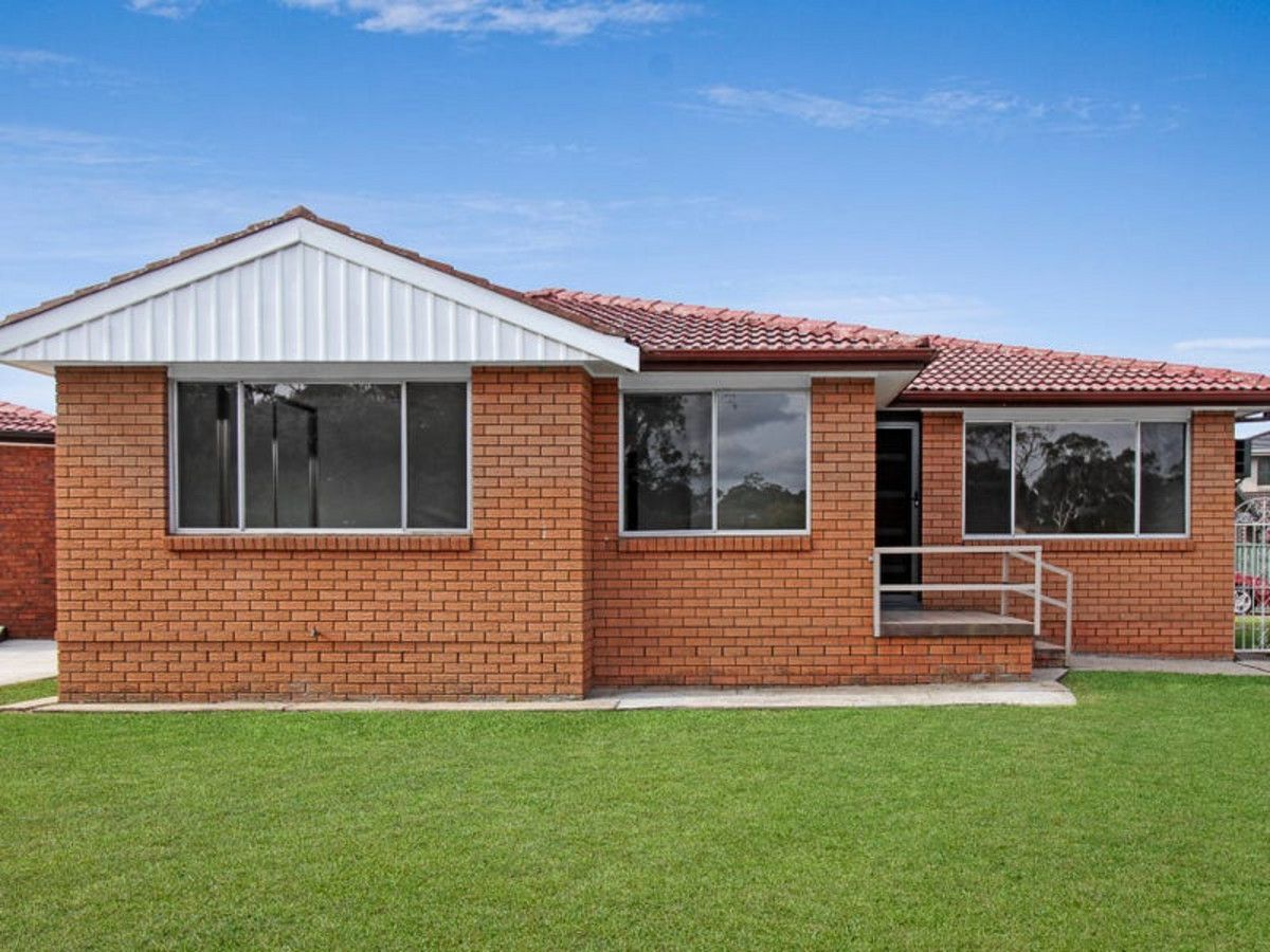 3 bedrooms House in 14 Comberford Close PRAIRIEWOOD NSW, 2176