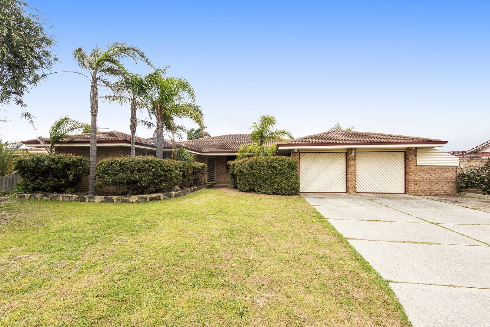 4 bedrooms House in 12 Avocet Grove BALLAJURA WA, 6066