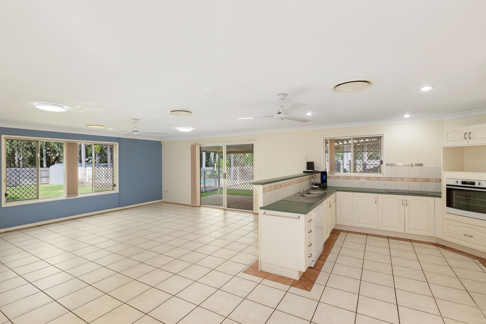 37 Kavanagh Crescent, Koongal QLD 4701, Image 2