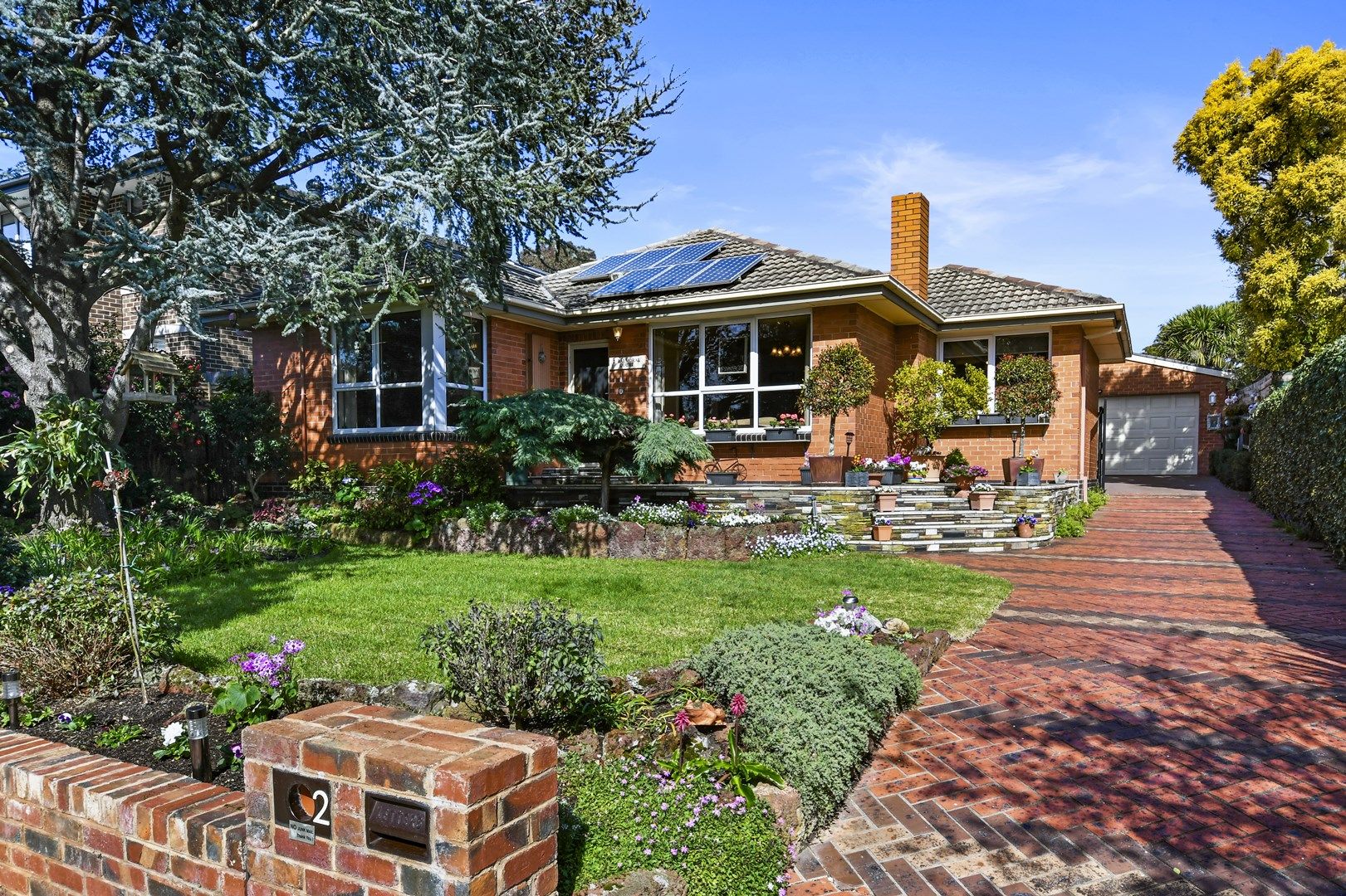 2 Balmoral Court, Burwood East VIC 3151, Image 0