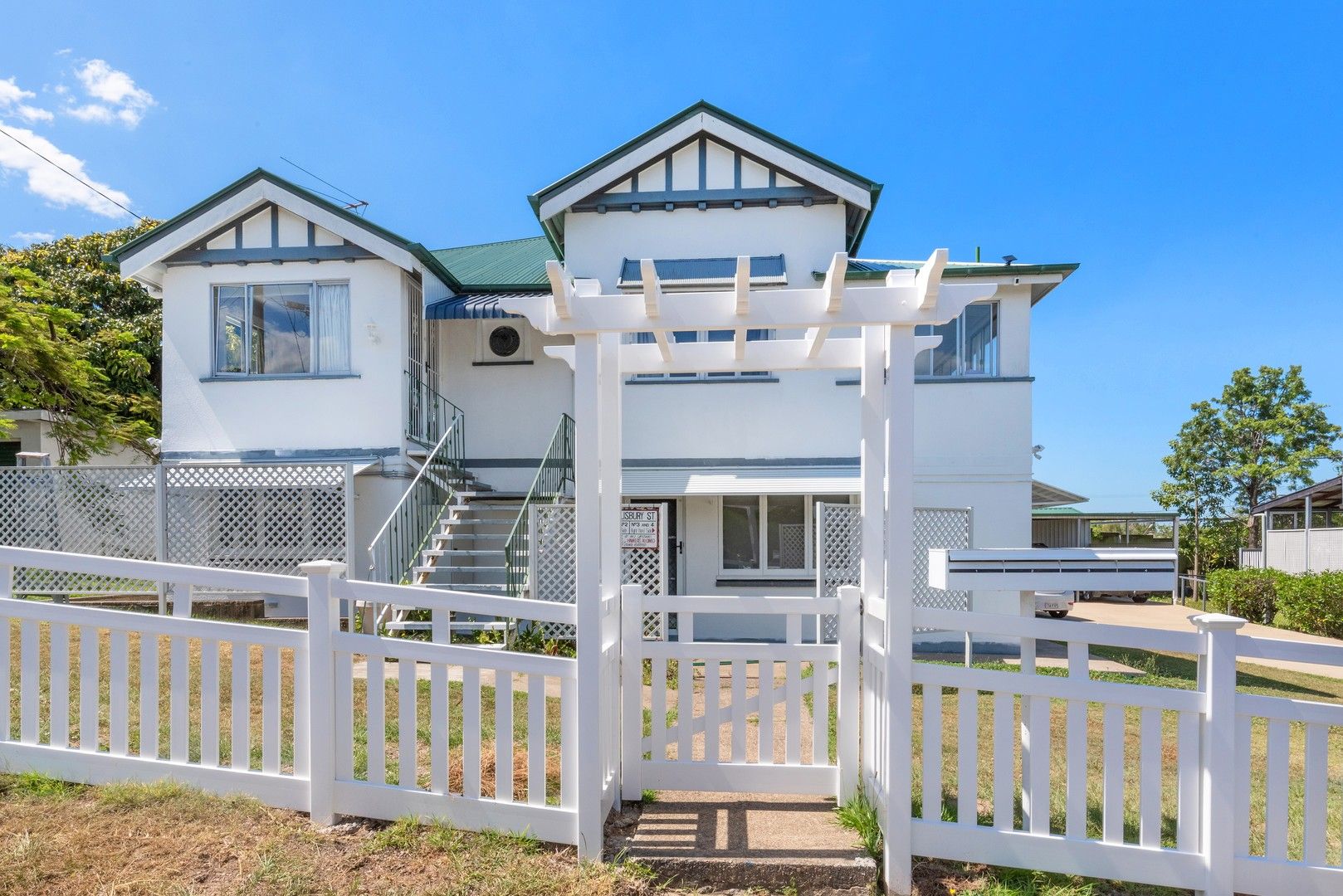 1 bedrooms Apartment / Unit / Flat in 2/4 Salisbury Street WOOLLOONGABBA QLD, 4102