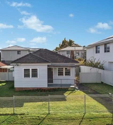 2 bedrooms House in 46 Thompson Street LONG JETTY NSW, 2261