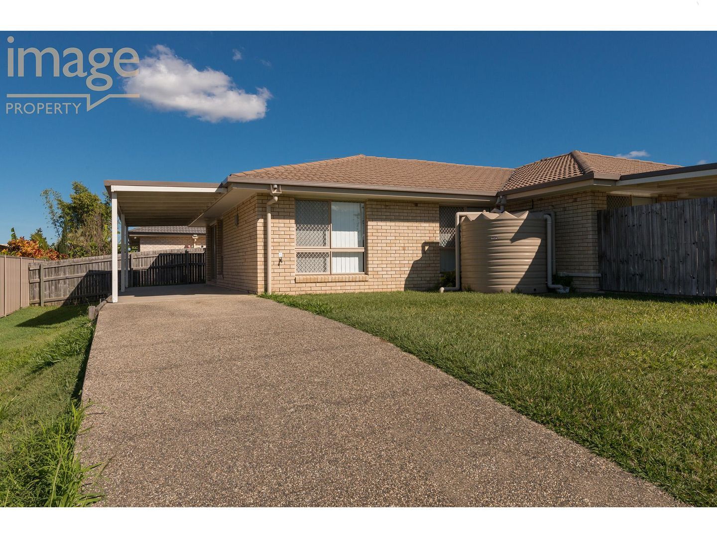 2 bedrooms Duplex in 30B Seabiscuit Cres KALLANGUR QLD, 4503