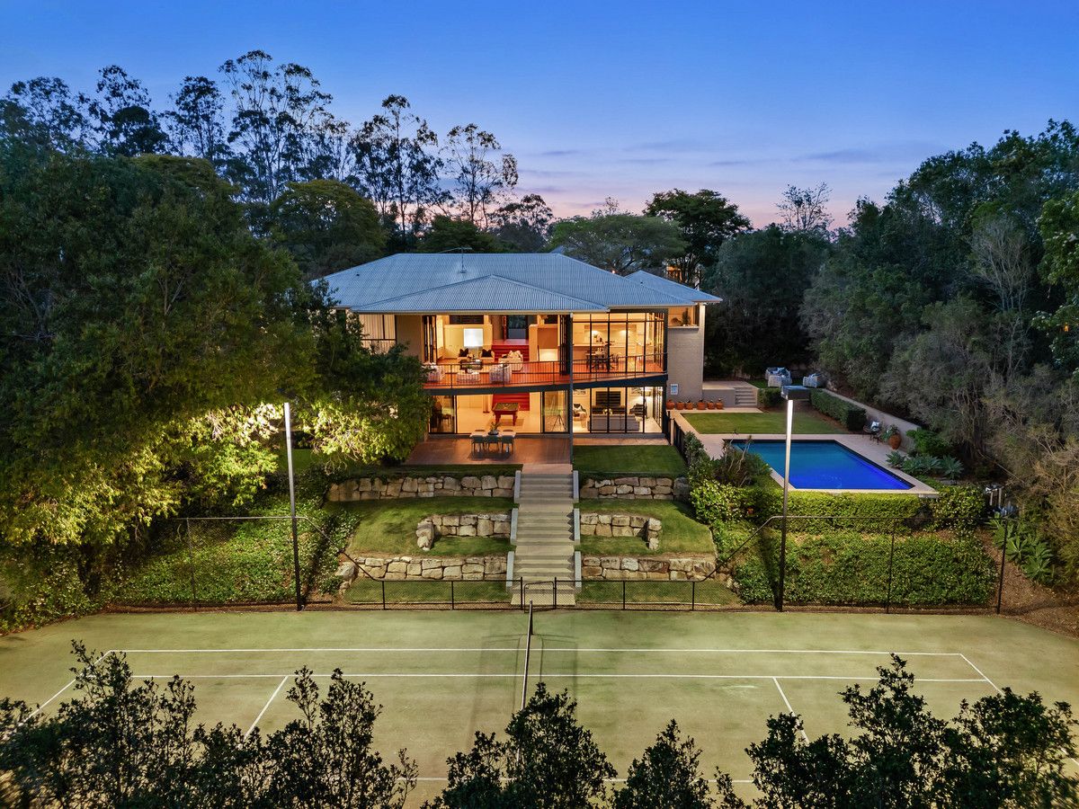 5 bedrooms House in 111 Tristania Road CHAPEL HILL QLD, 4069