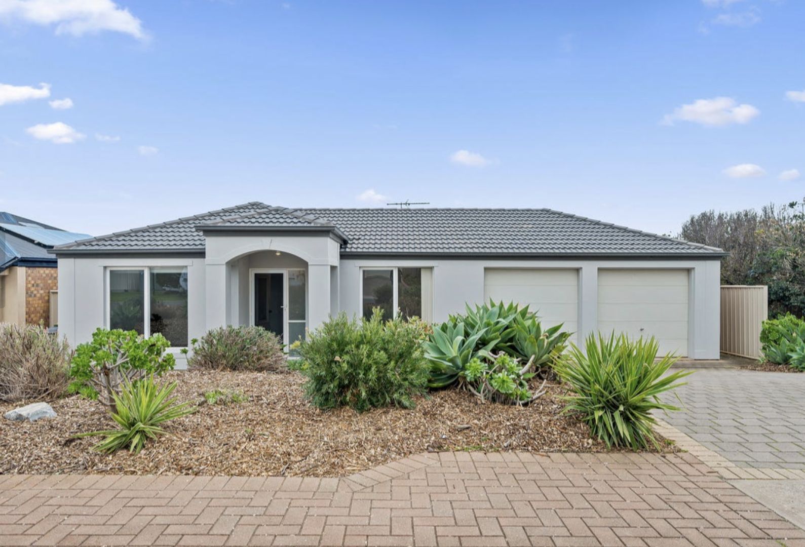 4 bedrooms House in 5 Oriana Drive SELLICKS BEACH SA, 5174