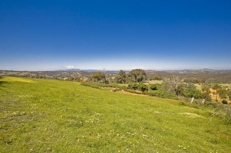 75 Turnung Road, PANTON HILL VIC 3759, Image 2