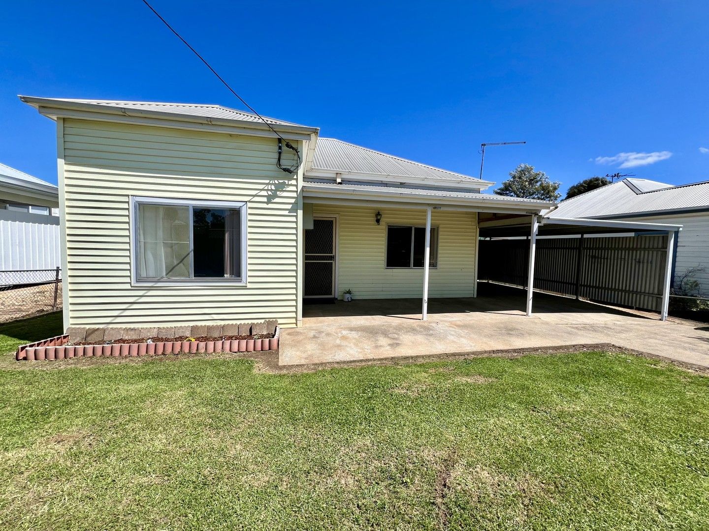 3 bedrooms House in 69 Lachlan Street YOUNG NSW, 2594