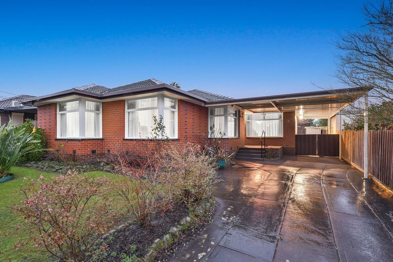 3 bedrooms House in 33 Bunnerong Crescent NOBLE PARK VIC, 3174