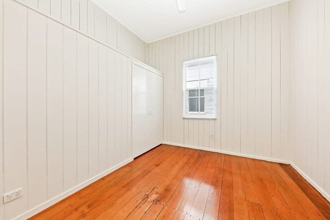 25 Lower Clifton Terrace Red Hill 4059 - Image 4