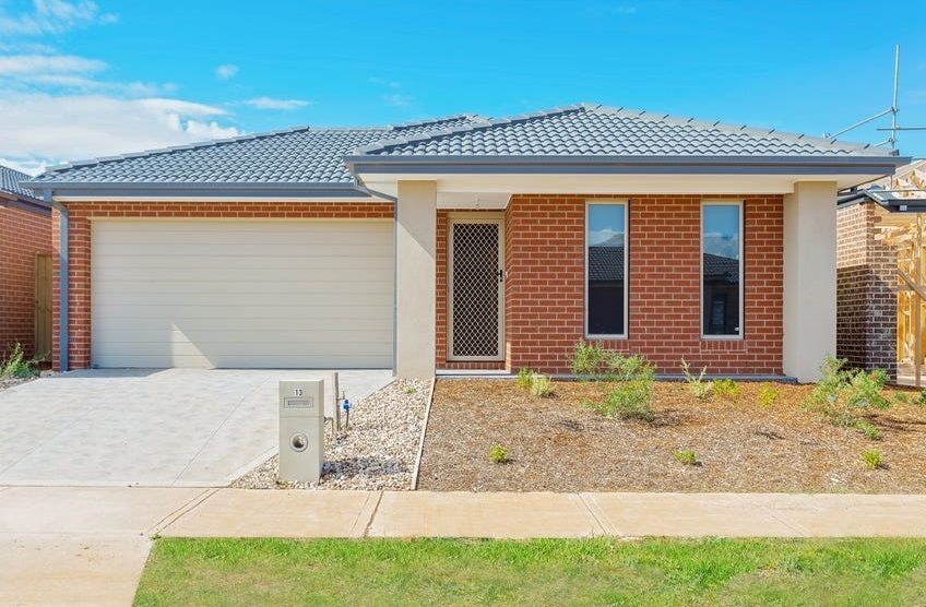 4 bedrooms House in 13 Selbourne St STRATHTULLOH VIC, 3338