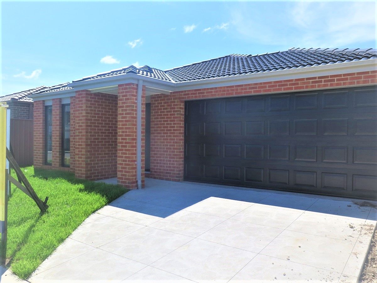 6 Revelstoke Crescent, Pakenham VIC 3810