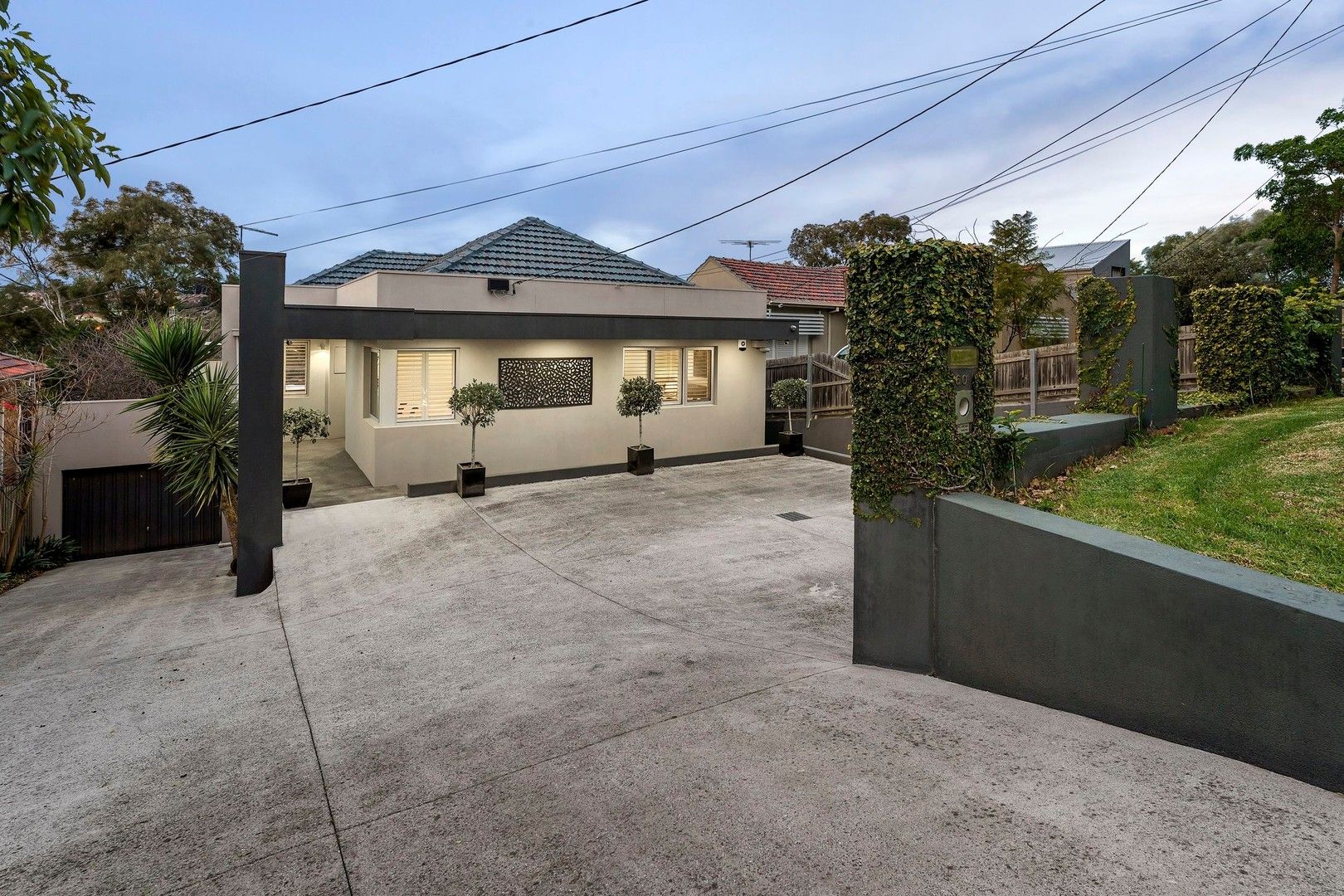 5 bedrooms House in 60 Hillsyde Parade STRATHMORE VIC, 3041