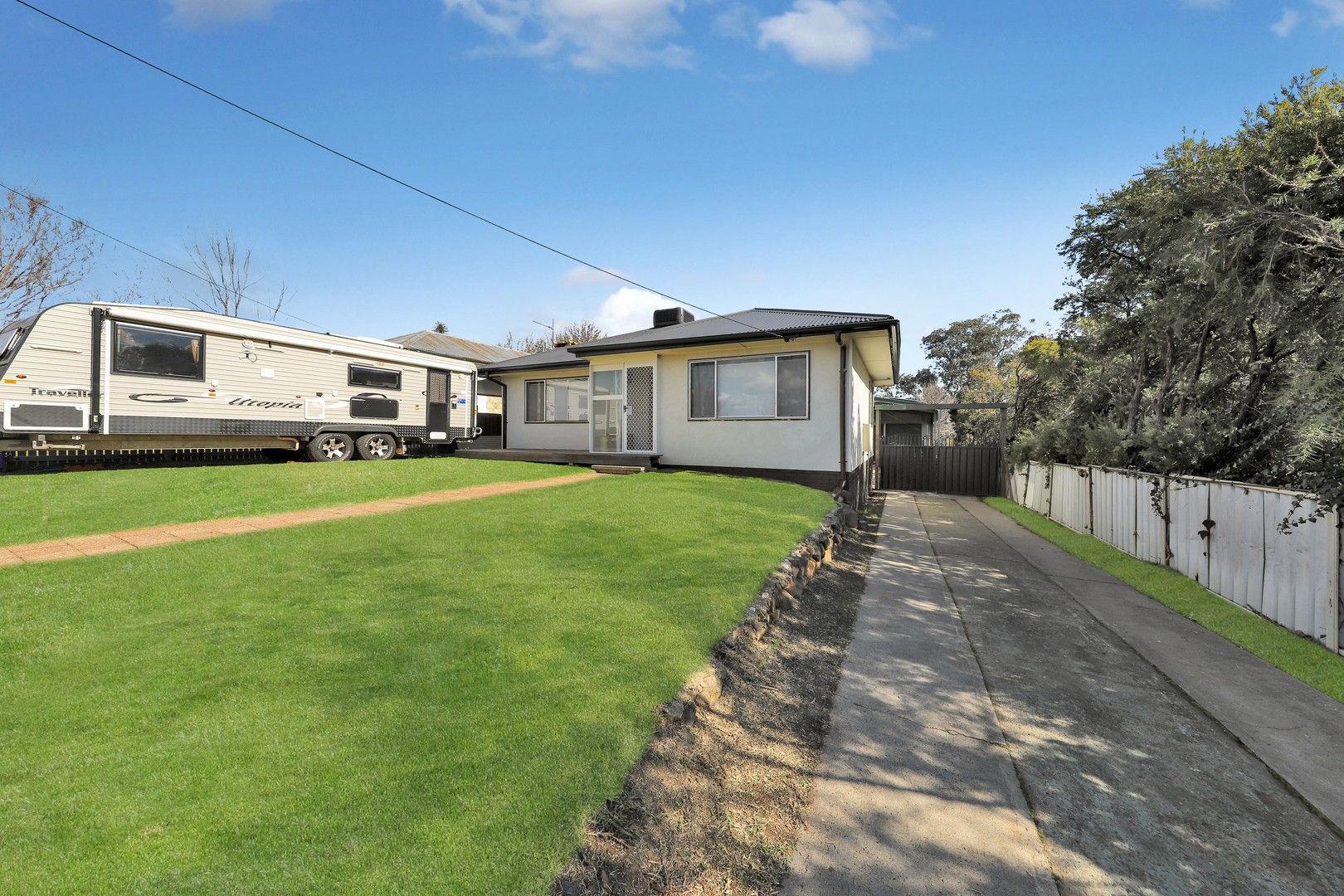 4 bedrooms House in 25 Lambie Street TUMUT NSW, 2720