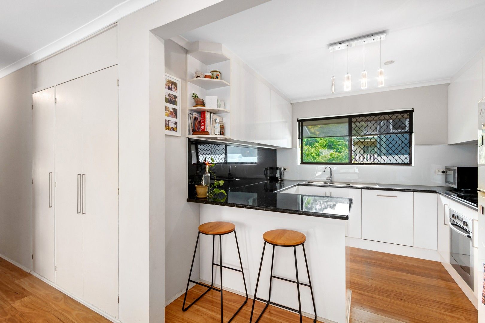 3 bedrooms Apartment / Unit / Flat in 4/209 Brisbane Street BULIMBA QLD, 4171