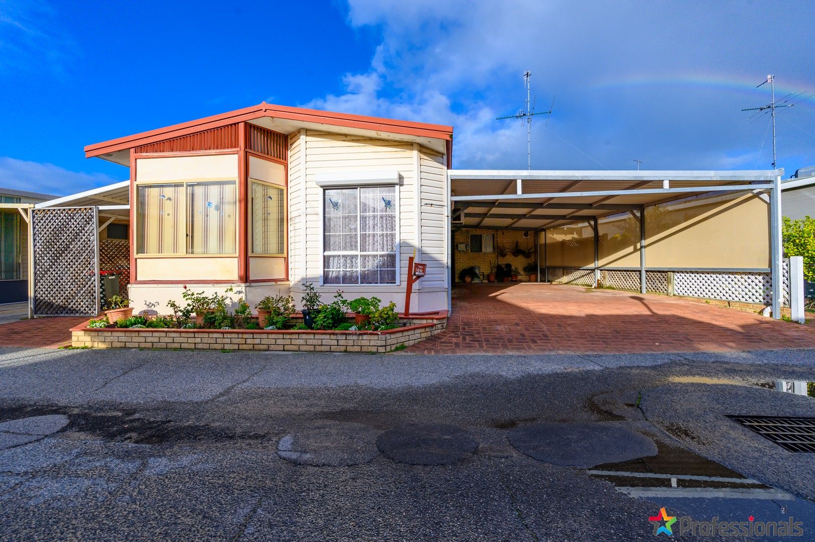 2 bedrooms House in 166/490 Pinjarra RD FURNISSDALE WA, 6209