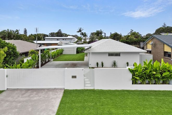 Picture of 7 Wavell Avenue, GOLDEN BEACH QLD 4551