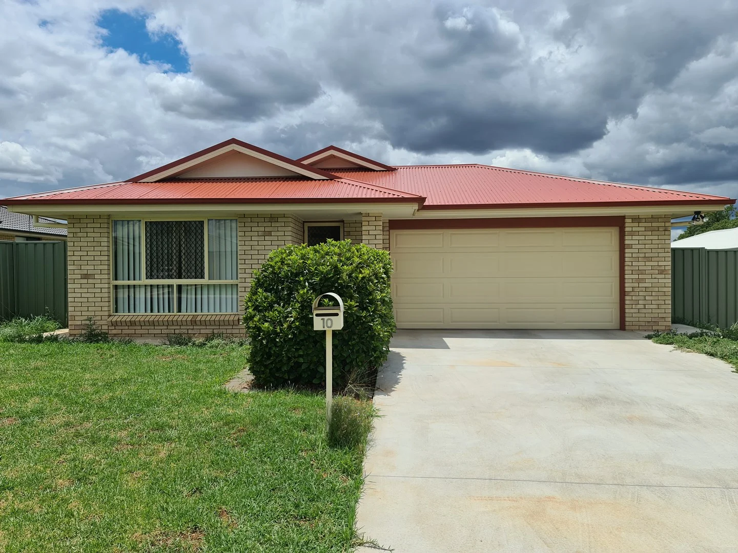 Primary image of 10 Warragrah Place, Parkes NSW 2870