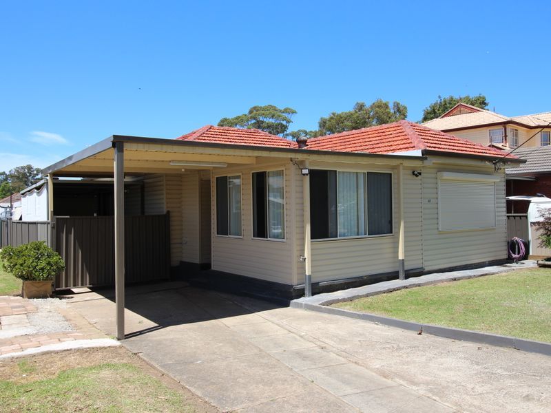 3 bedrooms House in 41 Angus Crescent YAGOONA NSW, 2199