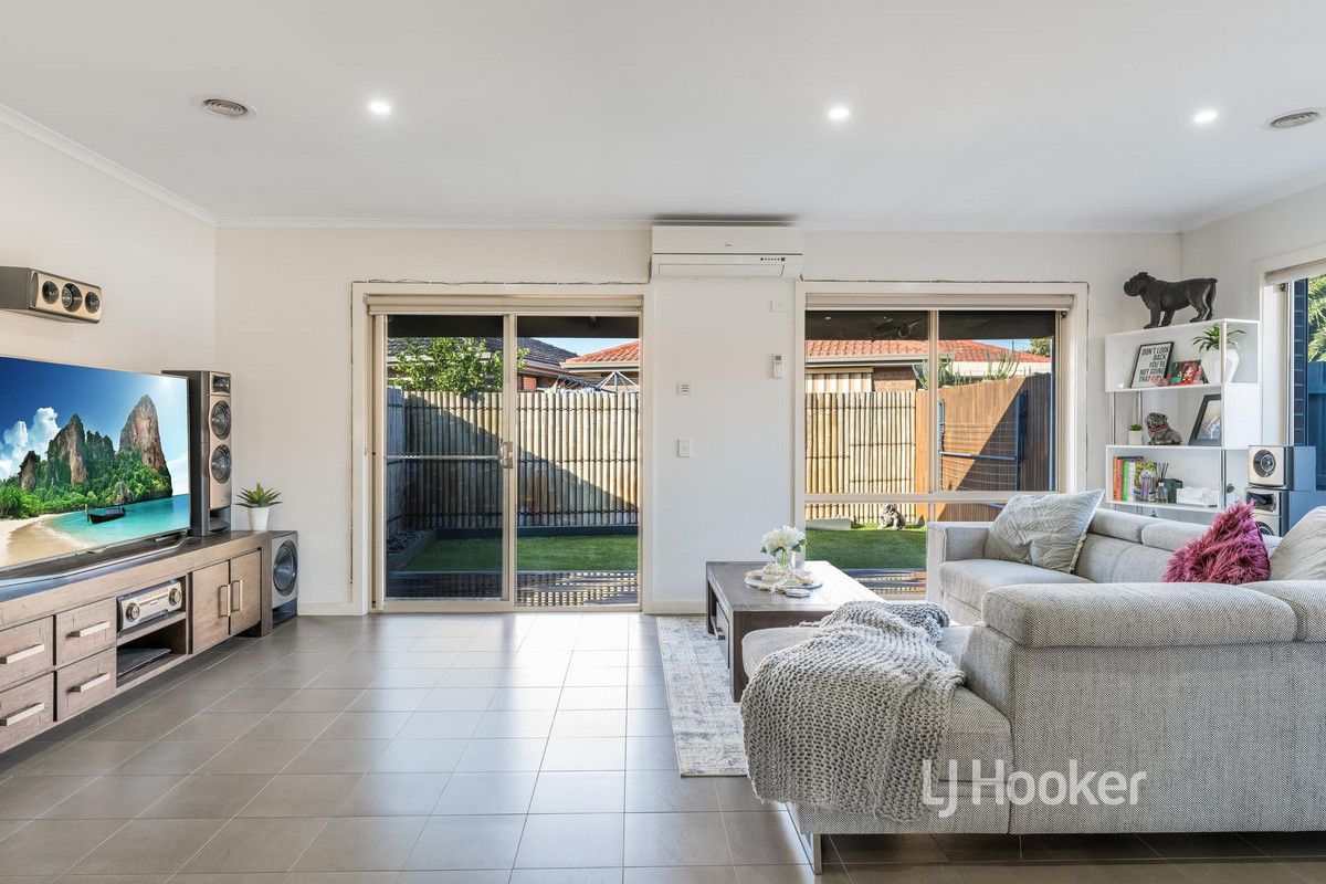 2/274 Greaves Street North, Werribee VIC 3030, Image 1