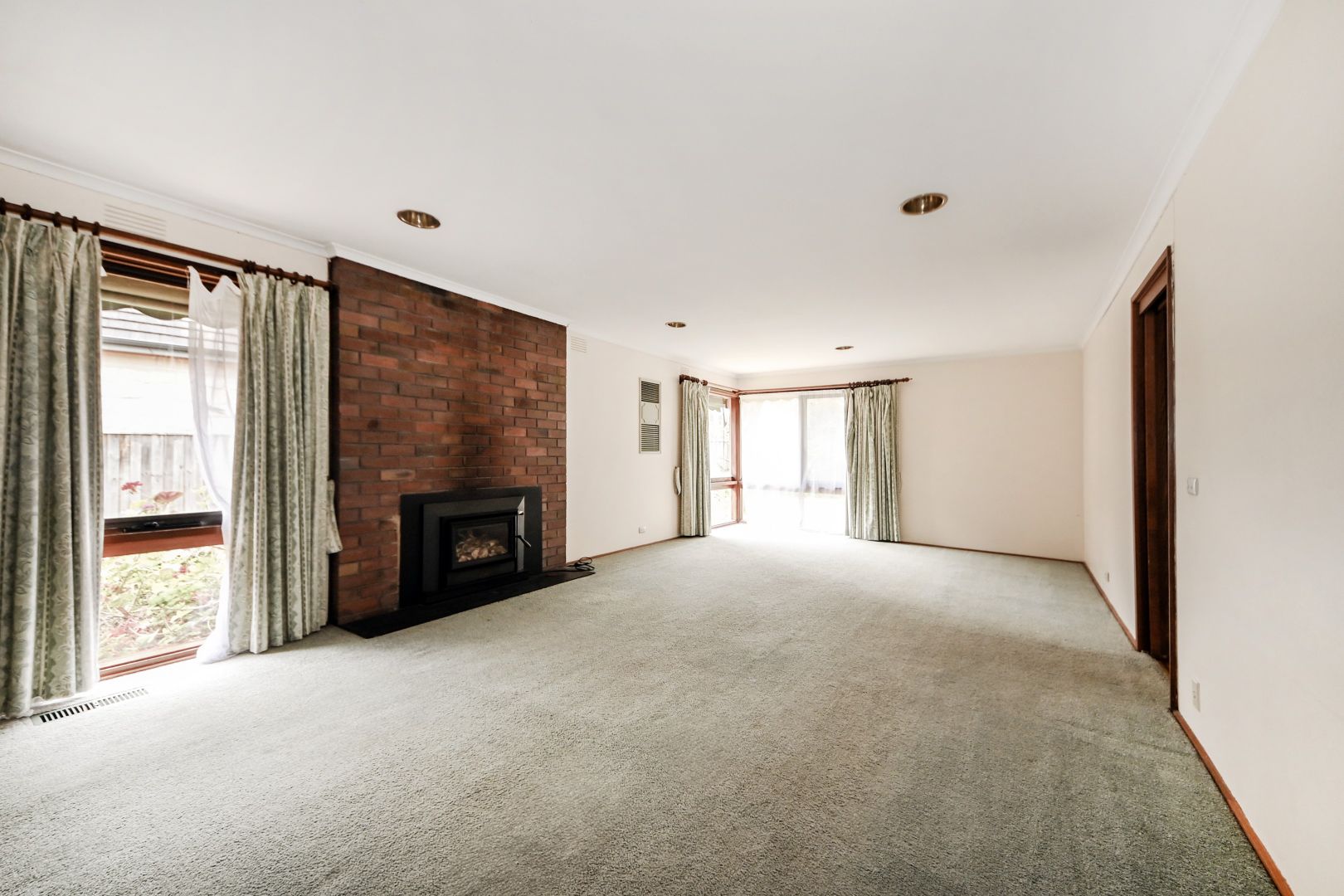 17 Lewis Street, Mount Waverley VIC 3149 House For Rent 750 Domain