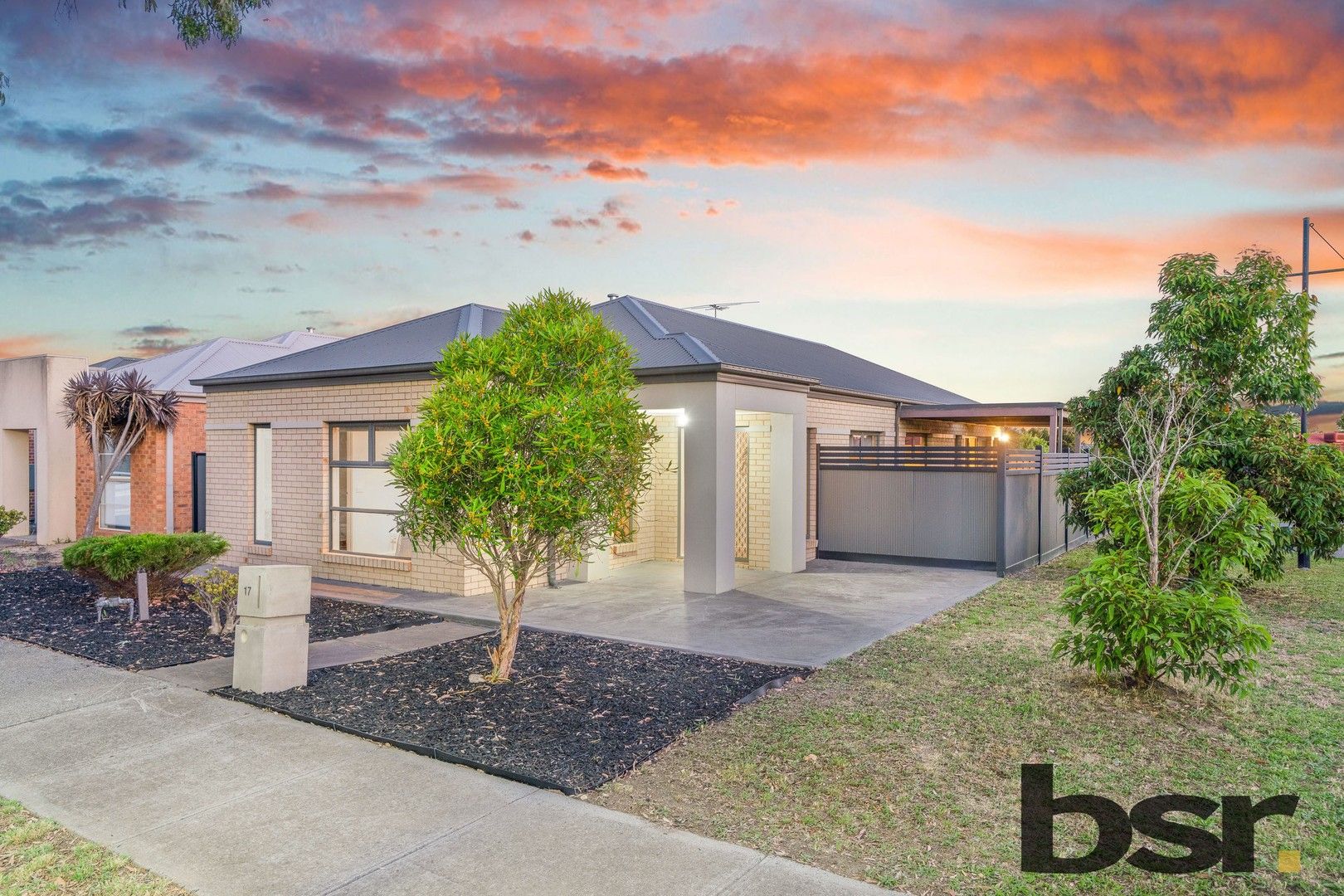 4 bedrooms House in 17 Somersby Road CRAIGIEBURN VIC, 3064