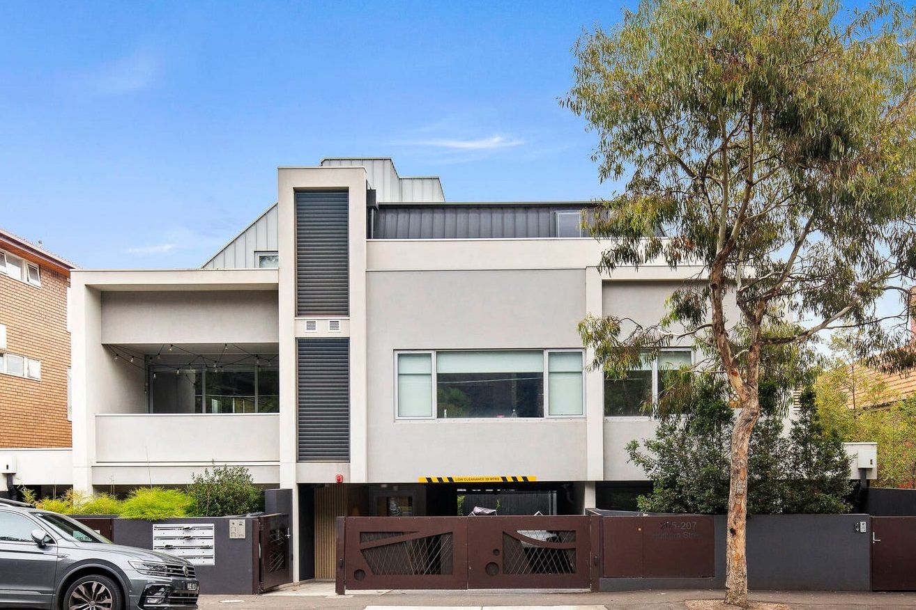 2 bedrooms Apartment / Unit / Flat in 8/205-207 Hotham Street RIPPONLEA VIC, 3185